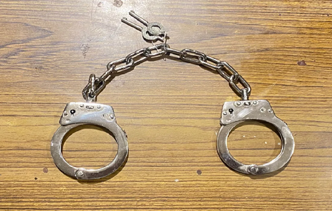 Handcuff