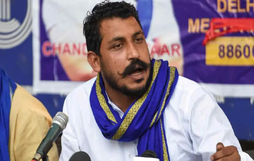 Top 5 Dalit news: धमकियों को ठेंगा दिखा बाराबंकी पहुंचे चंद्रशेखर आजाद, करणी सेना की चुनौती के बीच भरी हुंकार!